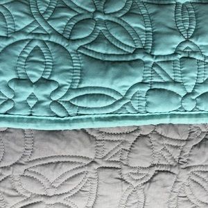 King reversible quilt & sheets